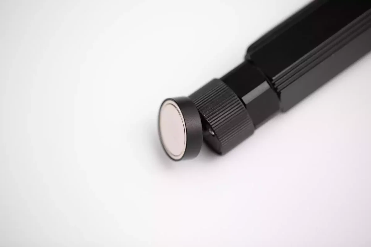 James Baroud LED Lantern Magnetic attachment