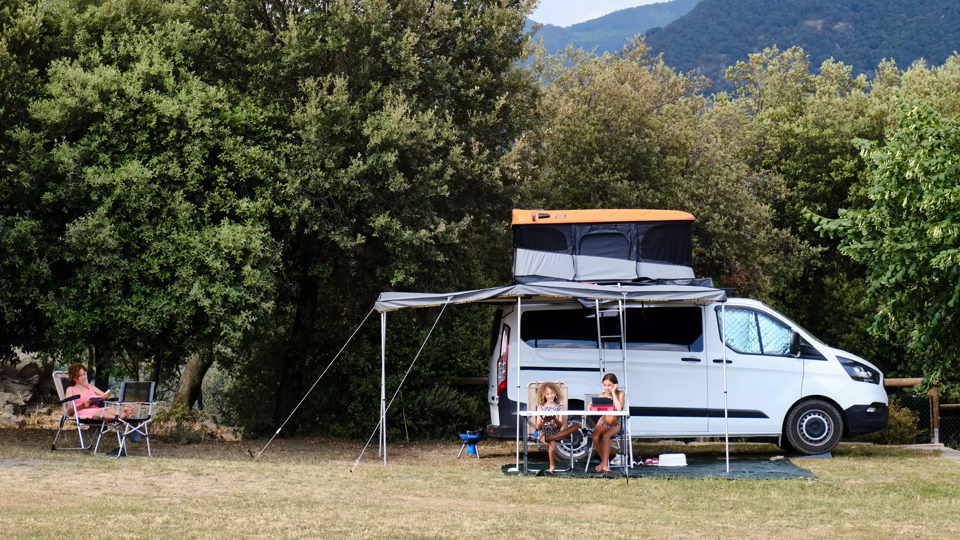 Joan Vendrell and his family camping with an Orange James Baroud Evasion  