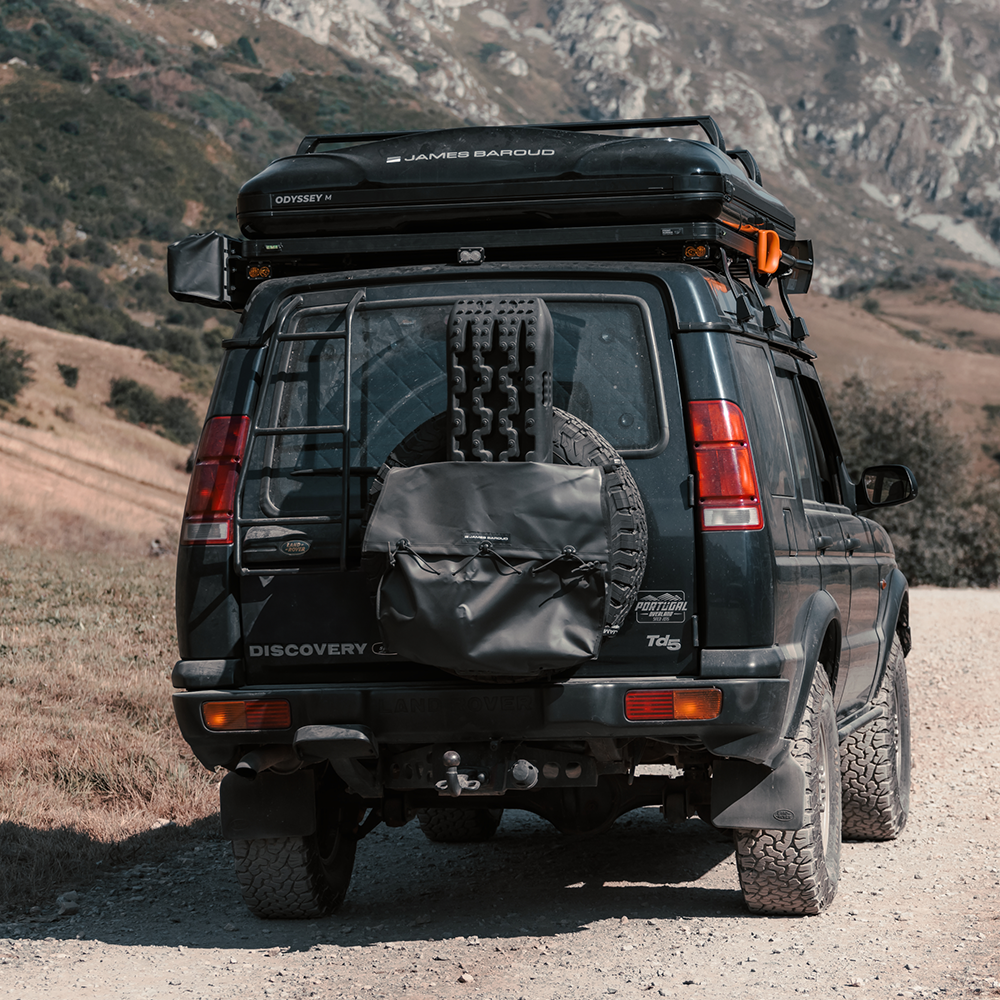 James Baroud Frontier Awning Being Used On a Jeep Banner