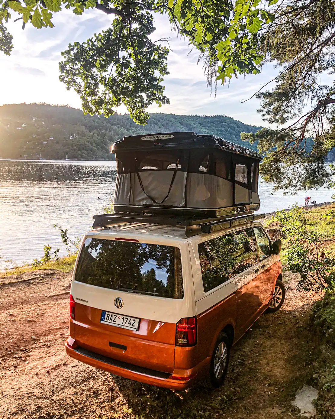 Rooftop tents for overlanding respecting nature