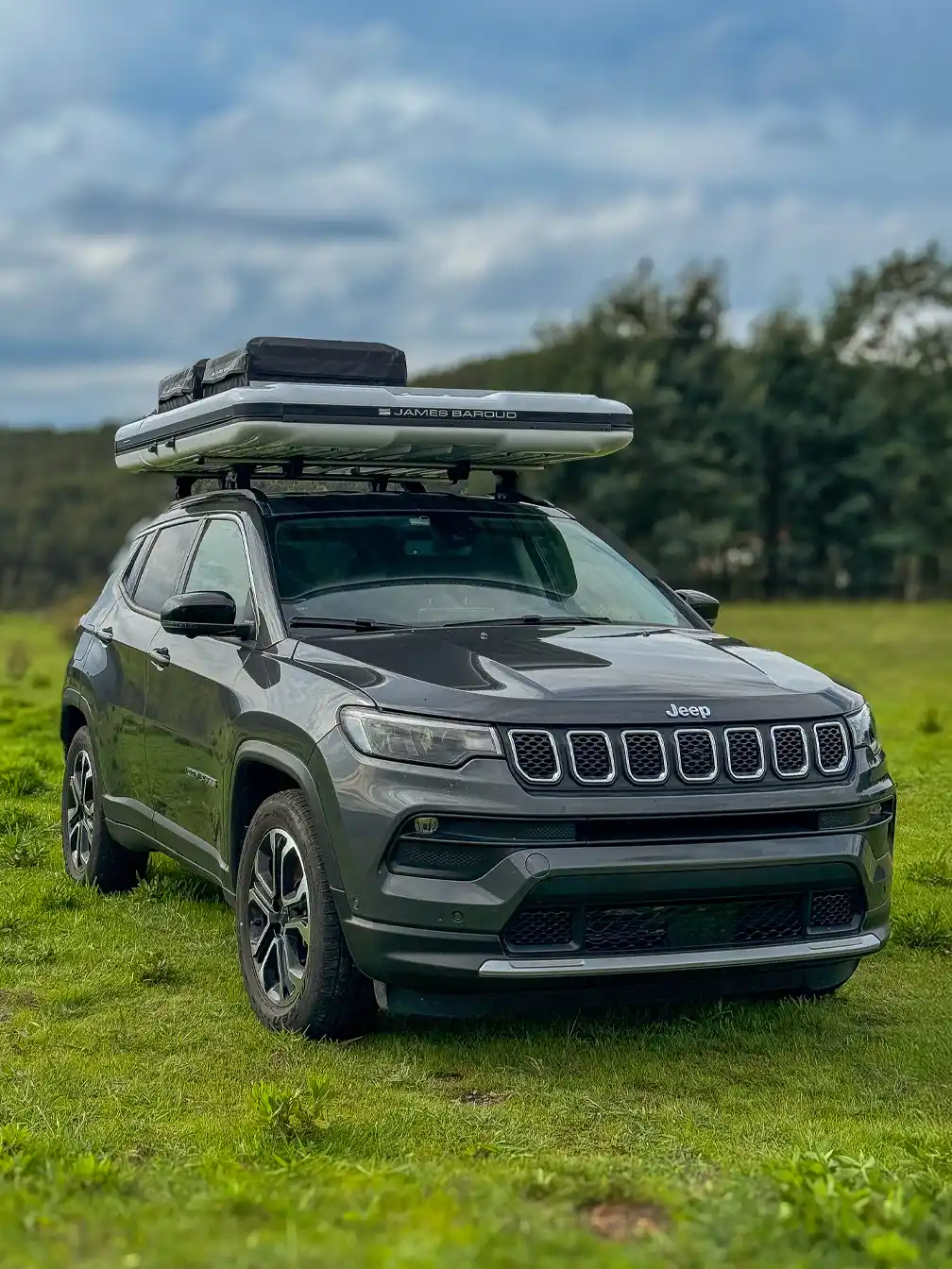 James Baroud Project Shadow Closed in  Jeep SUV