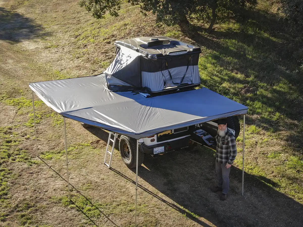 Rooftop awnings and jeeps