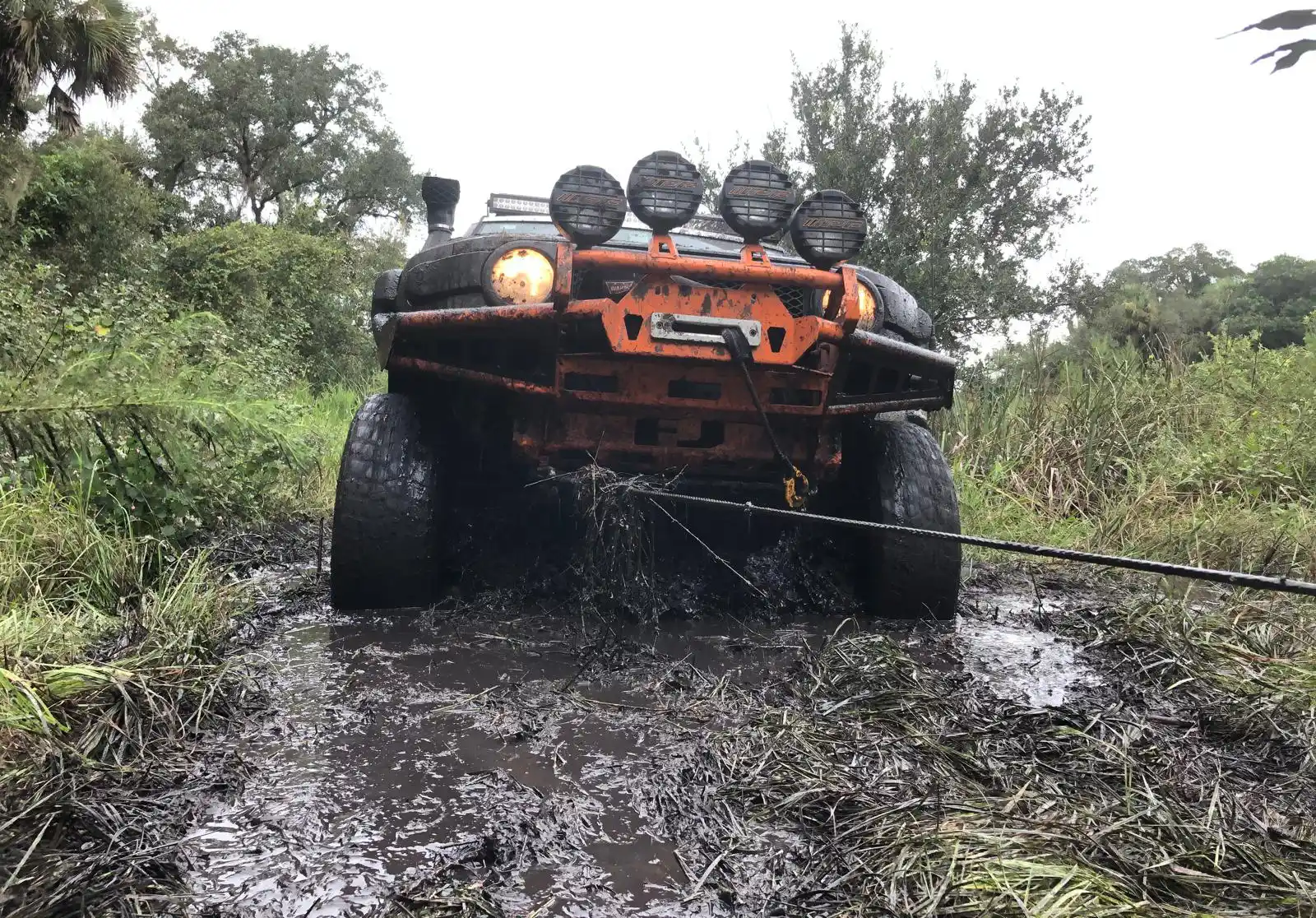 James Baroud Frontier Awning Being Used On a Jeep Banner