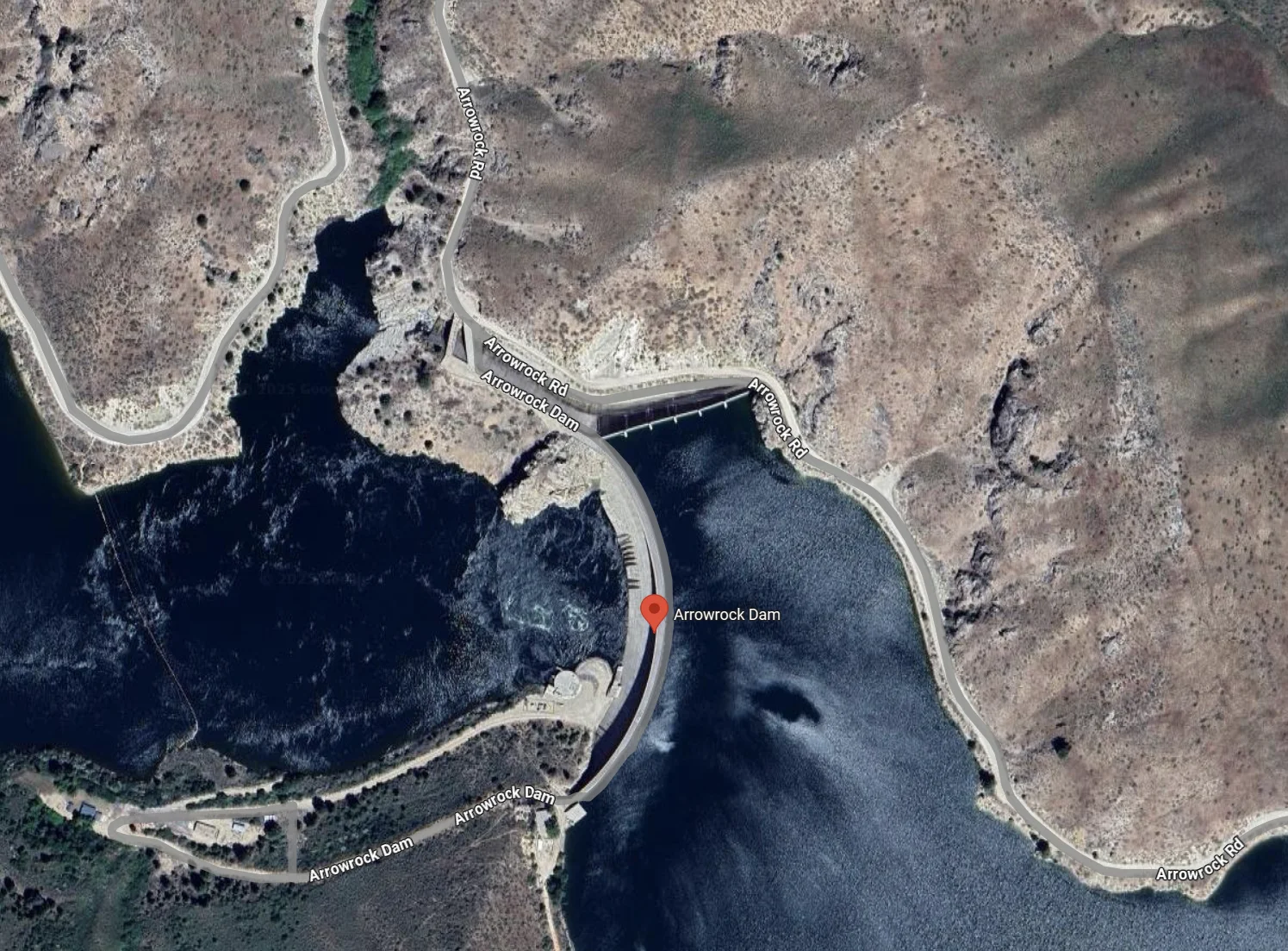 The rear of David's Colorado ZR2 with the Magma closed on top